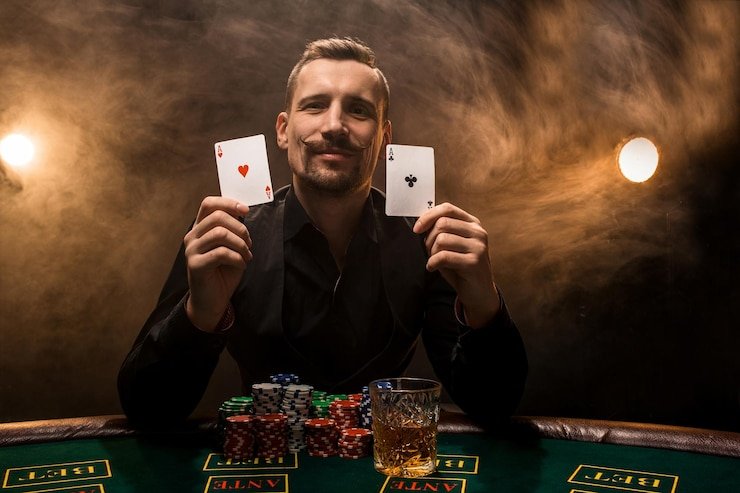 Dealer live baccarat di studio pt 777 dengan tata letak meja yang jelas